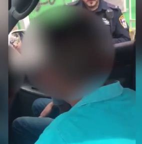 השוטרים נדהמו: בן 10 מסיע את אחיו "לשירותים". צפו