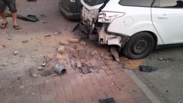 הנזקים מהנפילות אמש בשדרות