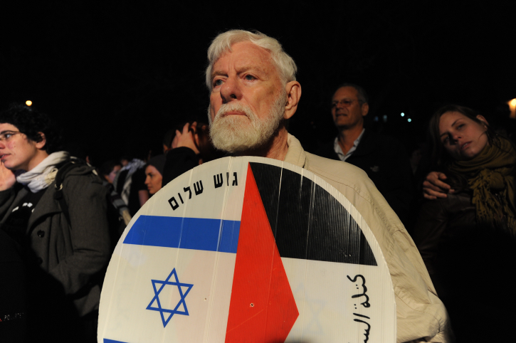 ללא הכרה: אורי אבנרי מאושפז במצב קשה מאוד
