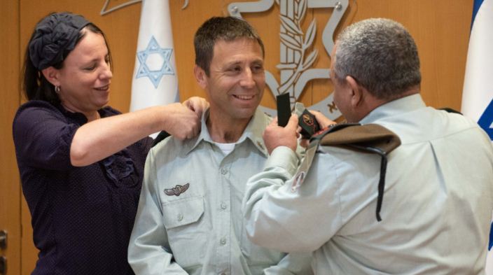הקצין הסרוג אבי בלוט הועלה לדרגת תת- אלוף
