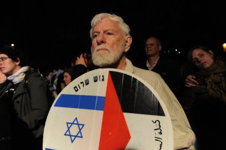 איש השמאל הקיצוני אורי אבנרי הלך לעומו