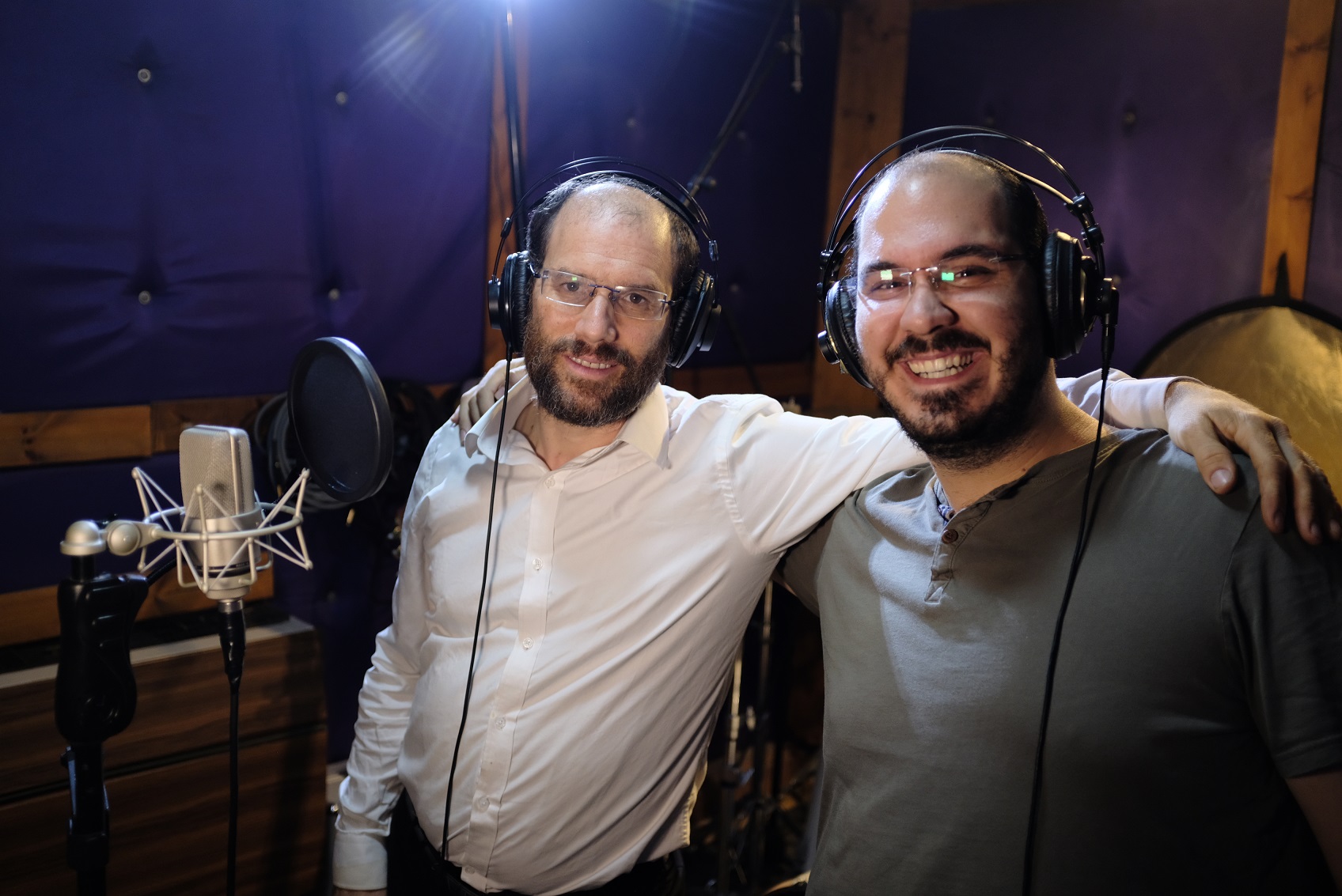 שבים לקרליבך: אהרן רזאל מתארח אצל להקת נשמחה