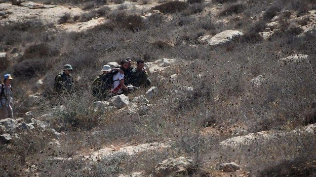 פעילי השמאל מפונים על ידי הצבא (קרדיט: בצלם)