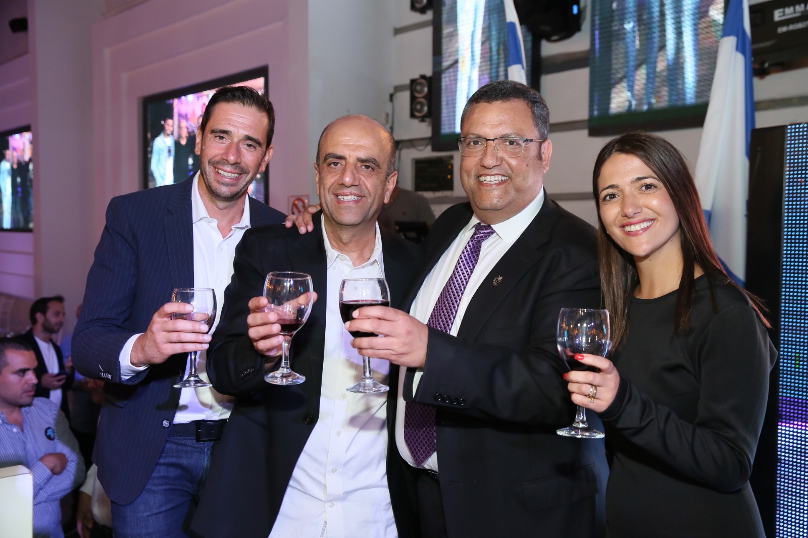 אלפי תומכים למשה ליאון בהרמת כוסית לשנה החדשה