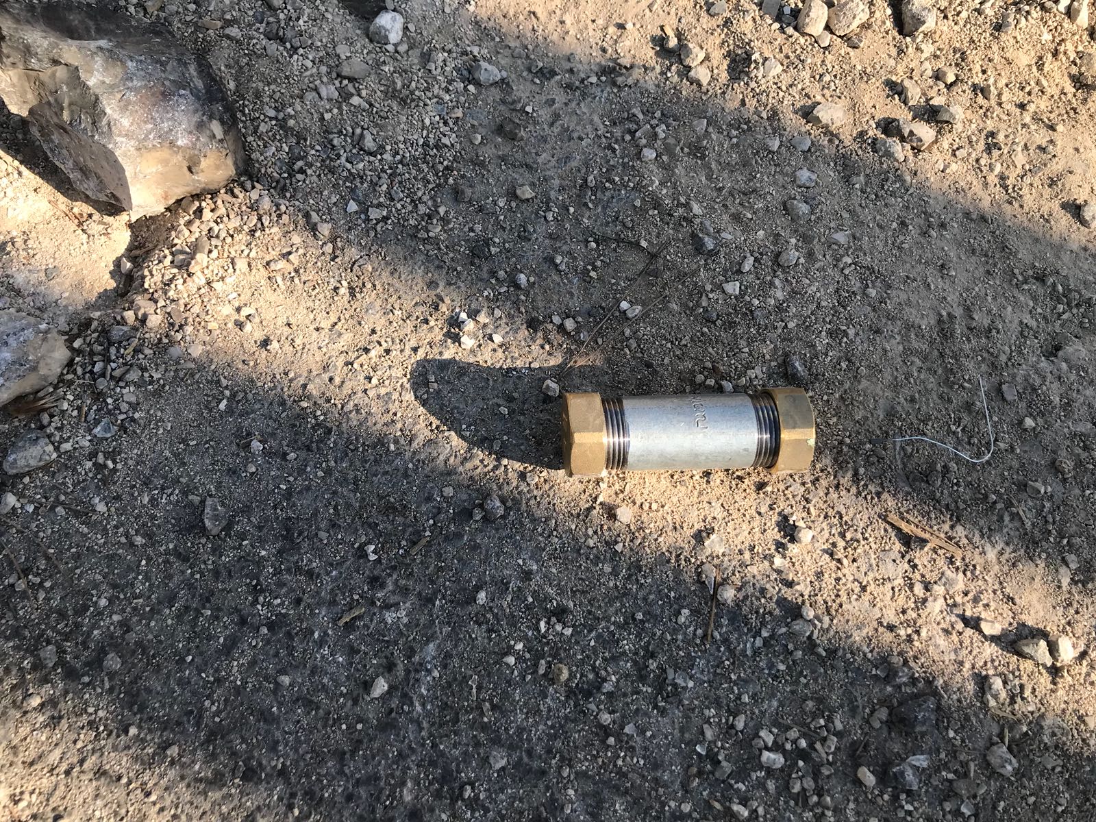מטען צינור התפוצץ בפתח בסיס מג"ב באבו דיס; אין נפגעים