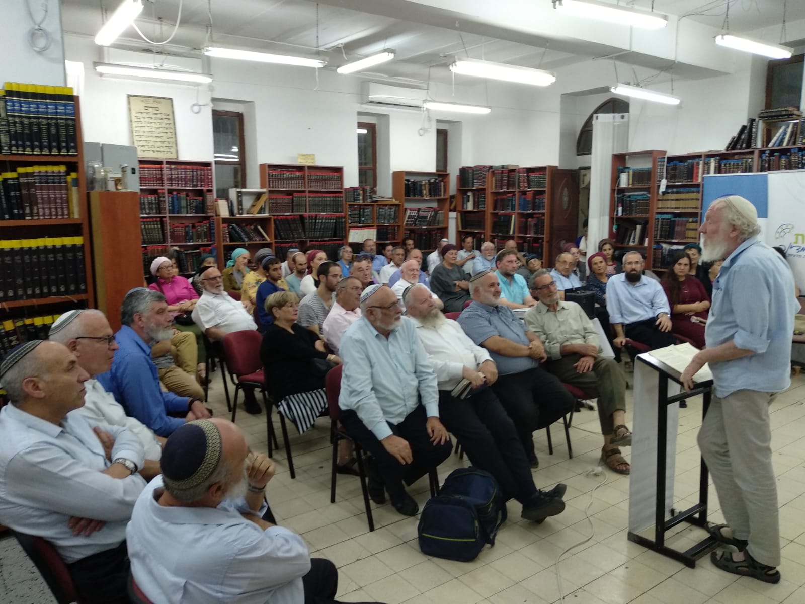 "מצד אחד איש תורה, מצד שני איש של גנרטורים וקראוונים"
