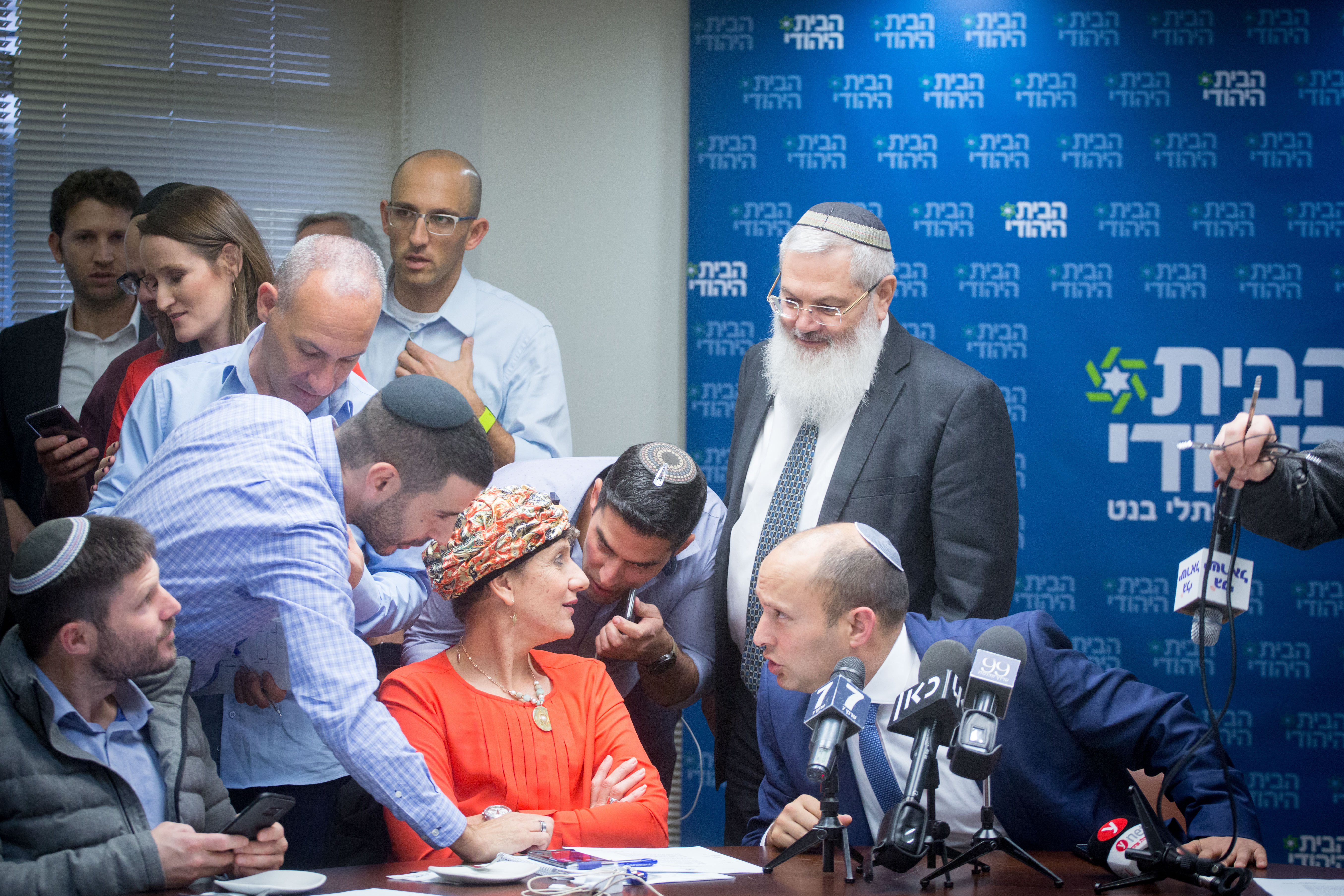 בנט החל במהלך לביטול הפריימריז בבית היהודי