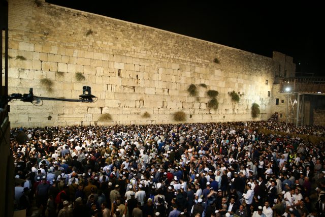 חודש הרחמים והסליחות: מעל מיליון איש הגיעו לכותל