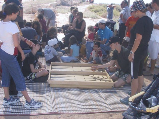 משחקים באפולוניה