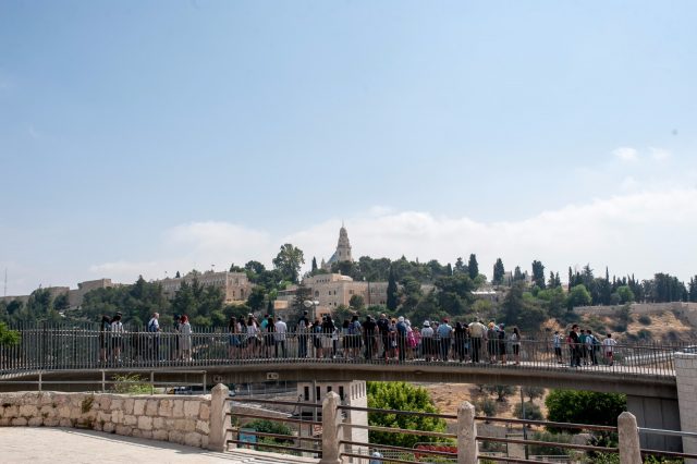עולים לירושלים ומבקרים במרכז מורשת בגין (קרדיט אור צפתי)