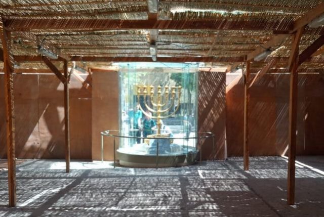 כשני מליון דולר • תיעוד: זה קישוט הסוכה היקר בעולם
