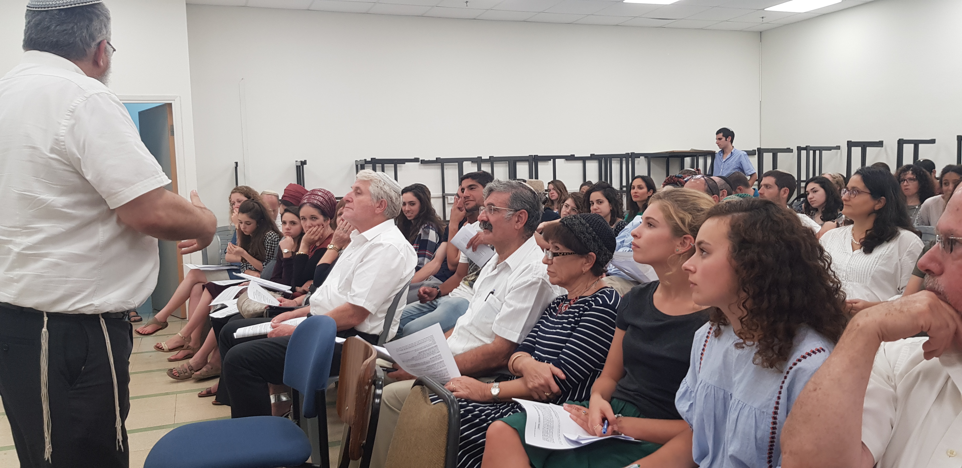 גלריה: ליל הושענא רבה במכללת 'הרצוג'. צפו