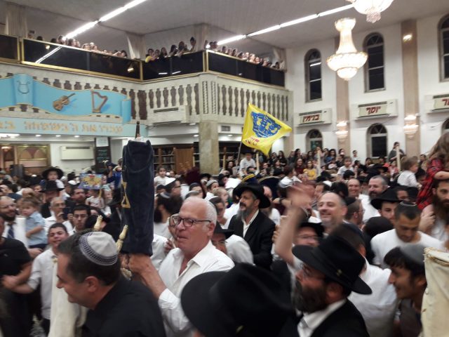 הפוליטיקאים יצאו לחגוג: אלפים בהקפות שניות