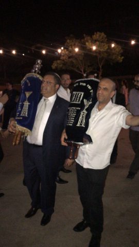 הפוליטיקאים יצאו לחגוג: אלפים בהקפות שניות