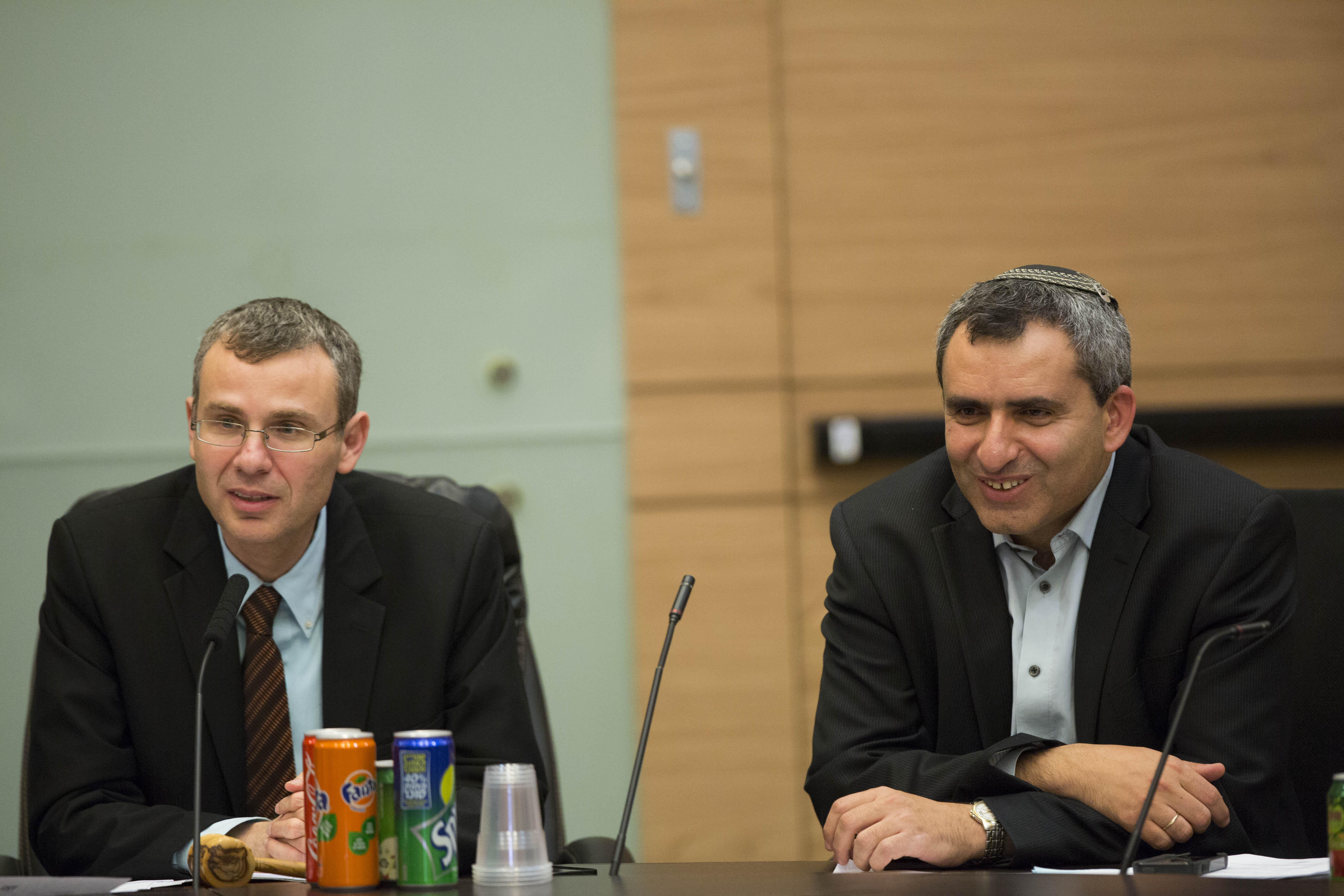 בפעם ה- 2: אלקין ולוין מסרו עדות פתוחה בתיקי נתניהו