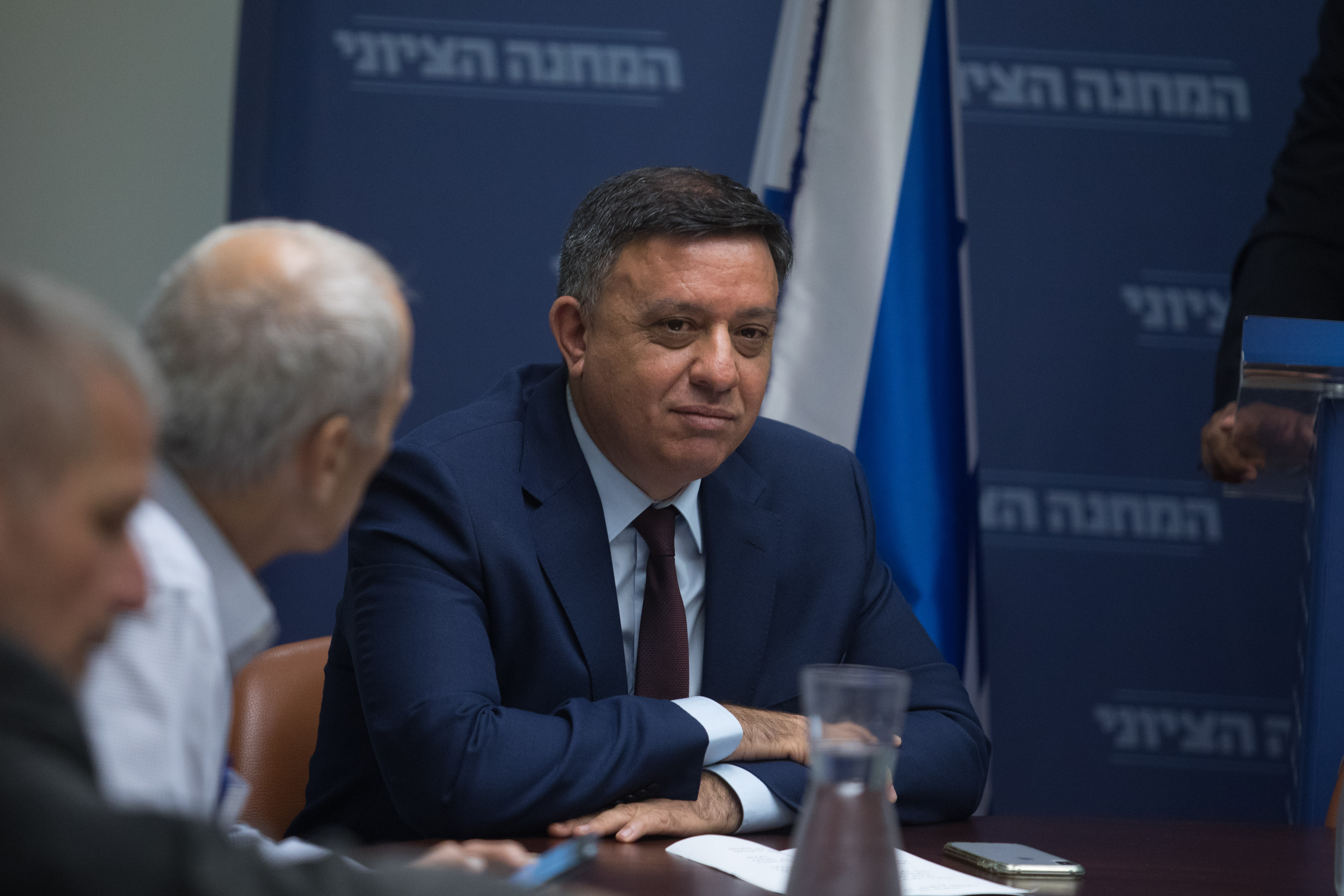 קרבות בעבודה• ח"כים תקפו את גבאי: "גלה מנהיגות"