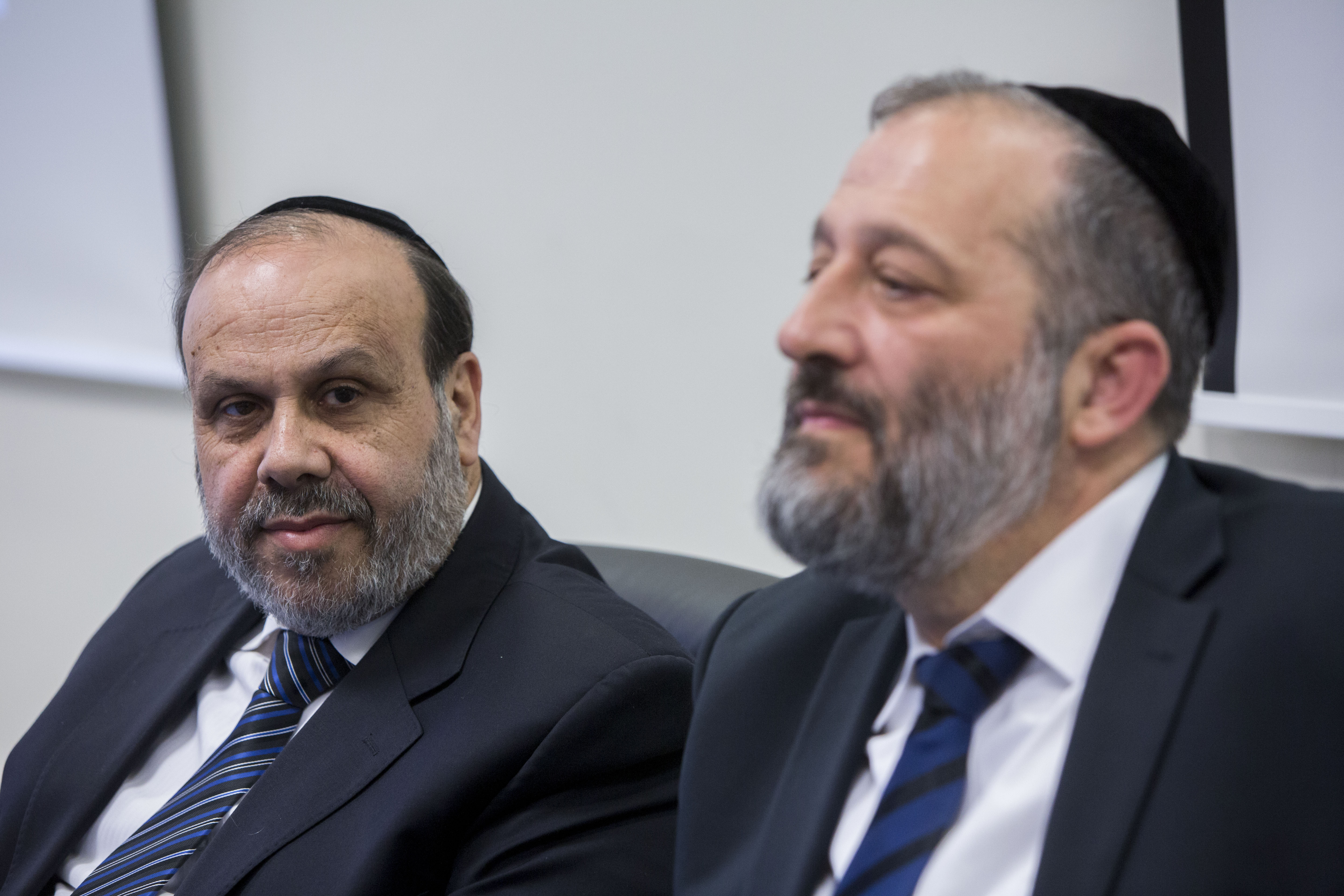 לאור מצבו הרפואי: דרעי יחליף את השר אזולאי