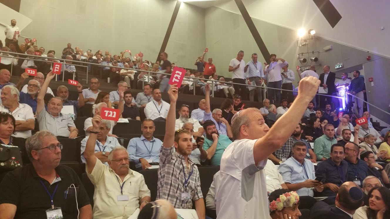 נצחון לבנט: חברי המרכז אישרו את החוקה החדשה
