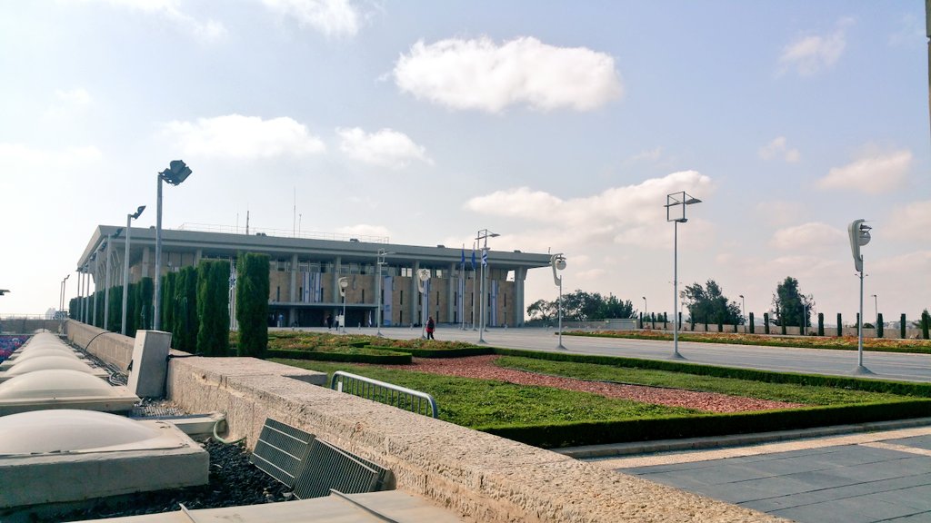 כנסת נכבדה; הכנסת פתחה מושב חורף חמישי, ואחרון?