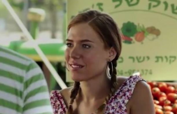שחקנית הסדרה 'שנות ה- 80' נהרגה בתאונת דרכים
