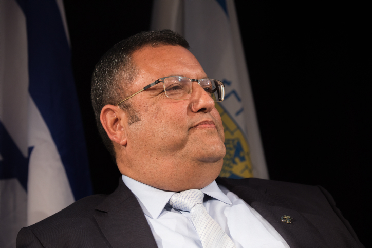 סערת ההקלטות: עכשיו ליאון באמת יכול להיות רגוע