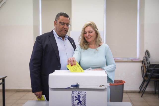 ליאון מצביע