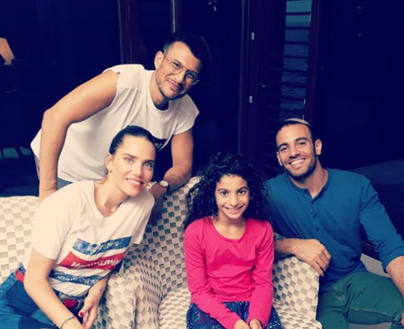 "אנשים מאוד פרגנו לי" מנחי התכנית אסי ורותם עם מנחם ובתו אשירה