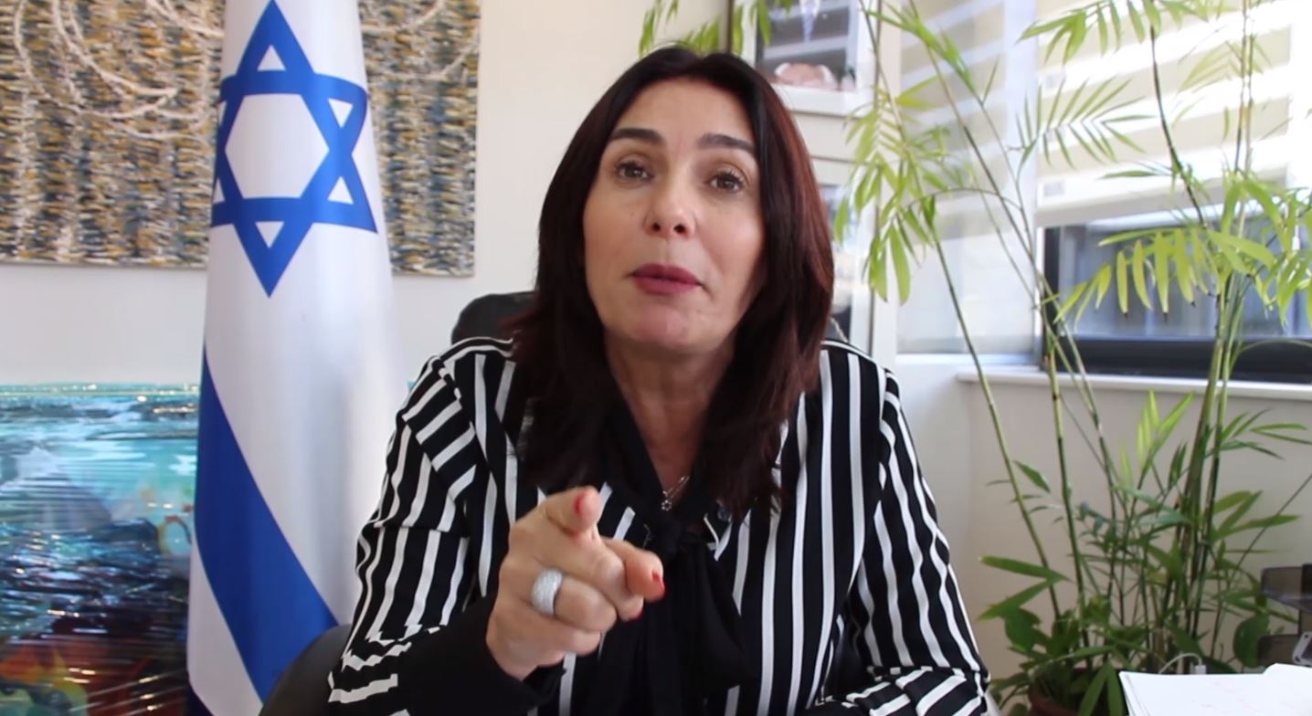רגב עונה לשטרן: "לפתוח בבדיקה ולהשעות מהכנסת"