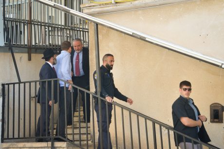 תיעוד: ליברמן ביומו האחרון בתפקיד, אצל הרב קנייבסקי