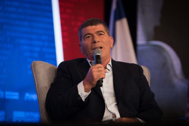 במקום גלנט? הרמטכ"ל לשעבר בדרך ל'כולנו'