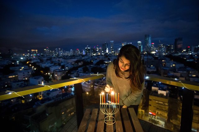 להדליק את נקודות האור שבנו