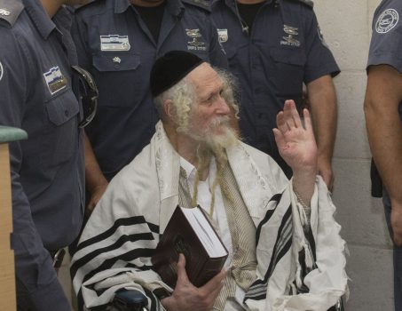 האזינו להקלטה:"אם לוקחים סמים להביא לרב ברלנד"
