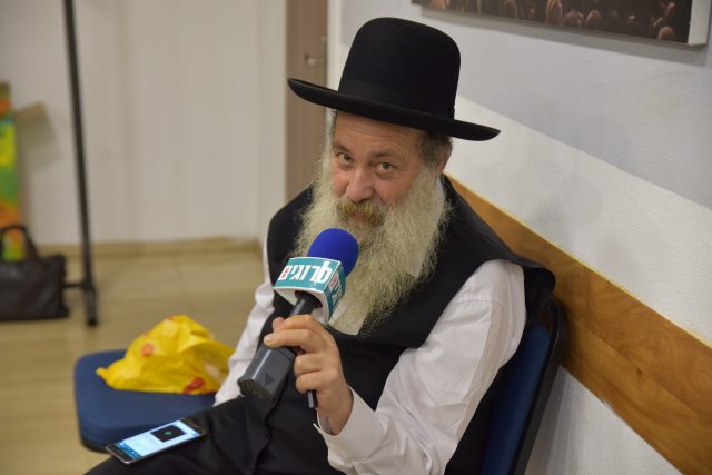 "אני לא מופיע במופע הזה כדי שישמעו שיש לי קול יפה"