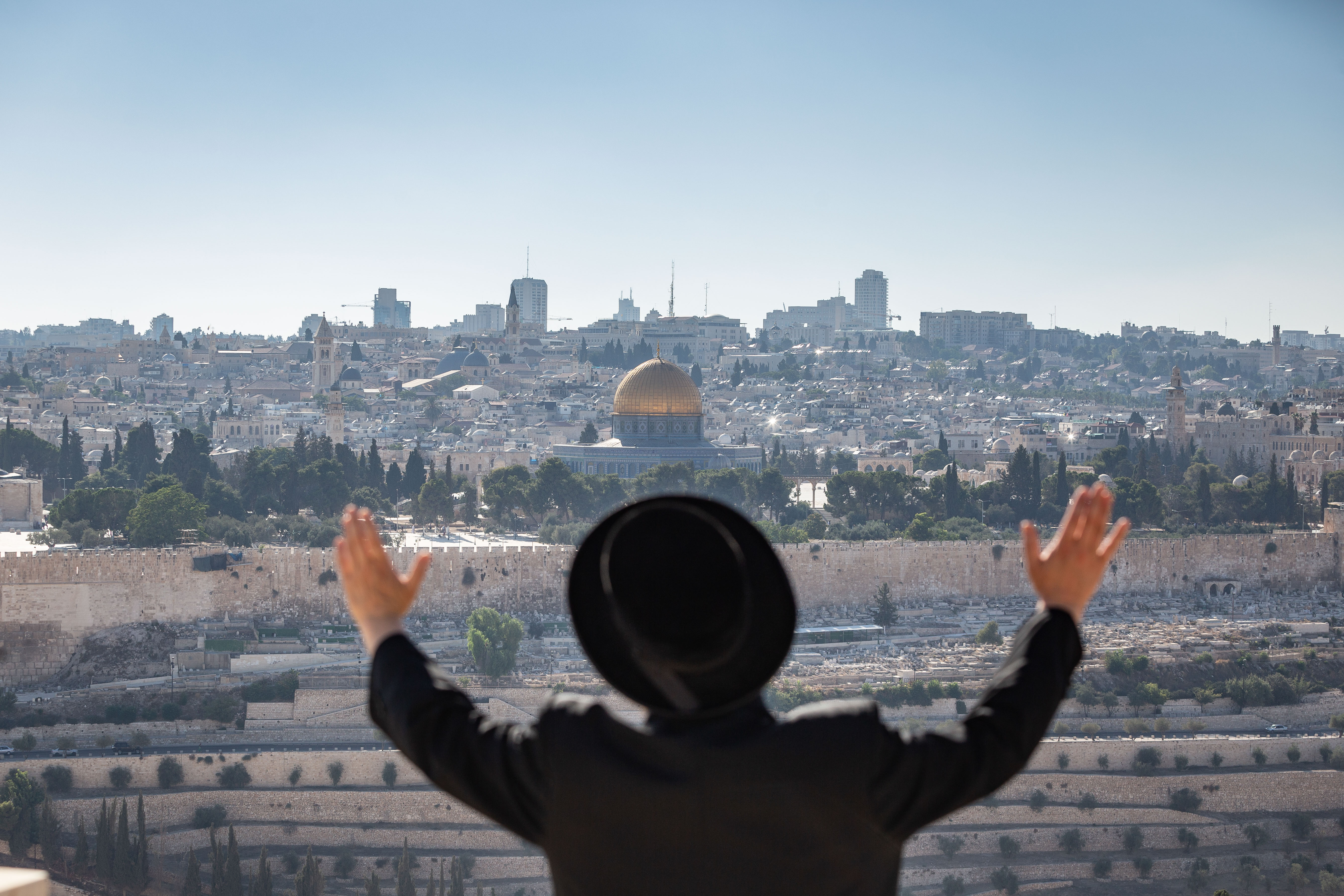 להורדה: דעת הרב אליהו בנושא עלייה להר הבית