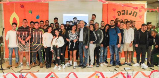 גבאי פרסם תמונה שגויה וחטף: "תזמין בת שירות"