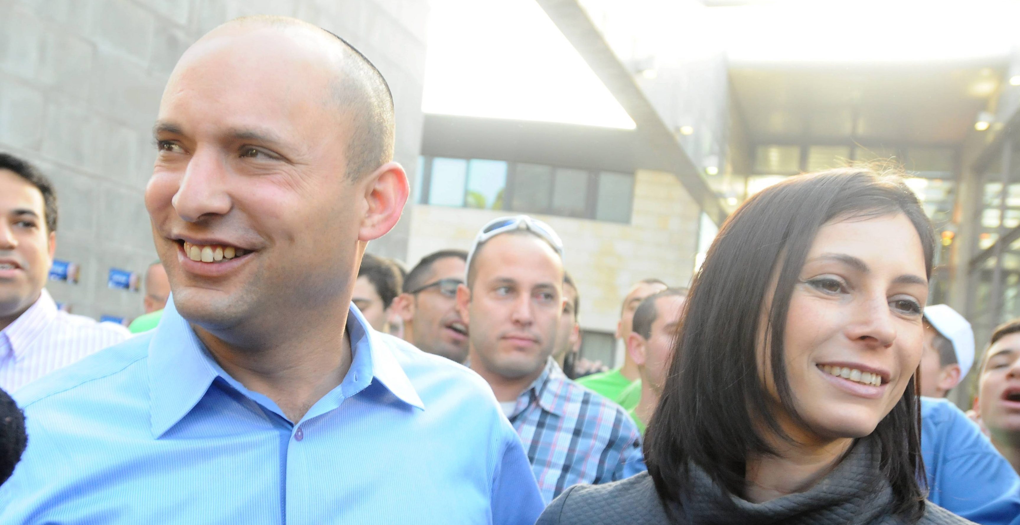 בנט במתקפה על נתניהו: "פגעת באשתי, תתבייש לך"