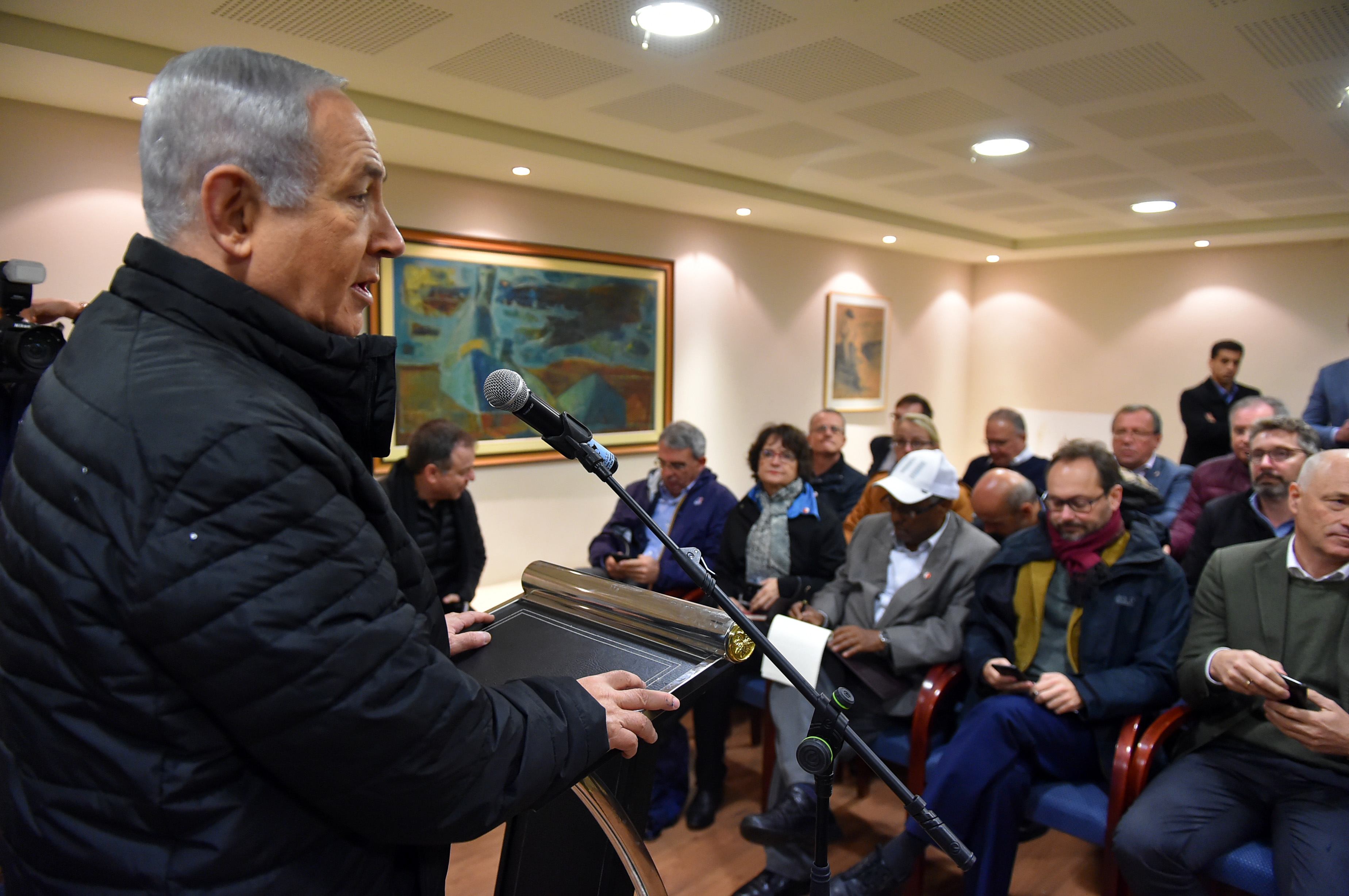 רה"מ במסר לחיזבאללה: "מי שיתקוף – דמו בראשו"