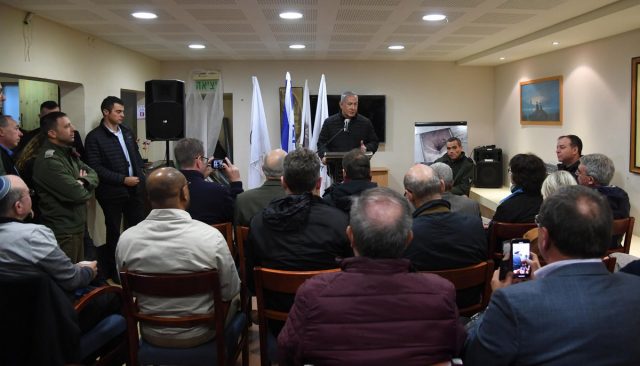 רה"מ במסר לחיזבאללה: "מי שיתקוף – דמו בראשו"