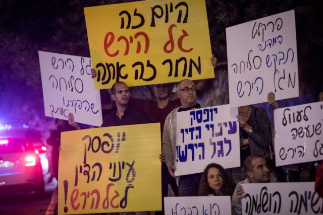הפגנות הפעילים.