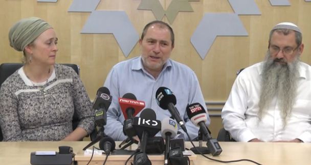 "שירה פקחה עין ודמעה; אמרנו לה שהיא ילדת נס"