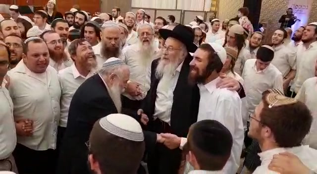 חתונת הנכדים: צפו בריקוד של הרב דרוקמן והרב טאו