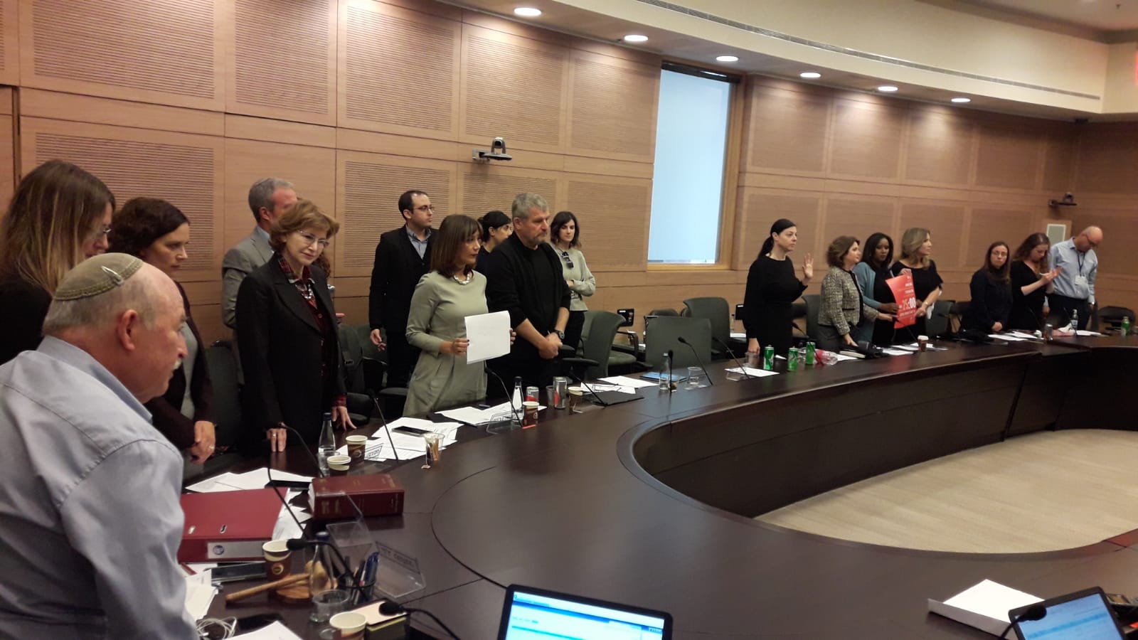צפו: עצרו את הדיונים בכנסת מחאה על רצח נשים