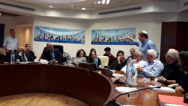 צפו: נפתלי בנט ומנכ"ל משרד החינוך נפרדים מראש החמ"ד