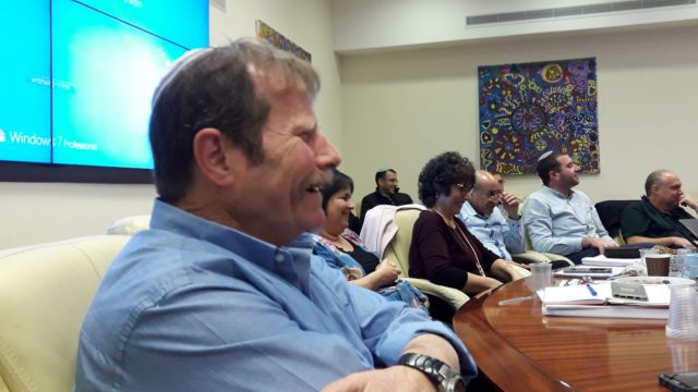 צפו: נפתלי בנט ומנכ"ל משרד החינוך נפרדים מראש החמ"ד