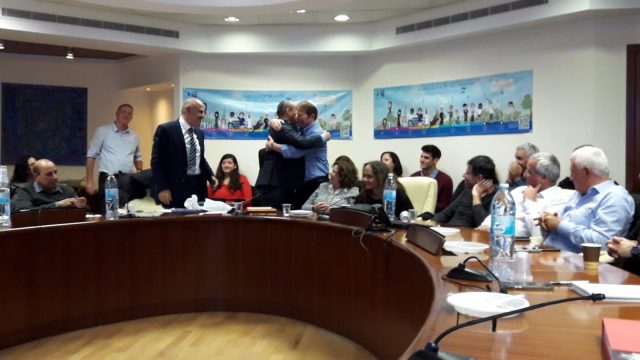 צפו: נפתלי בנט ומנכ"ל משרד החינוך נפרדים מראש החמ"ד
