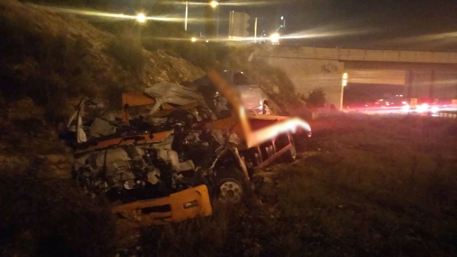 כביש 5: רכב גרר התפוצץ במהלך נסיעה; הנהג נהרג