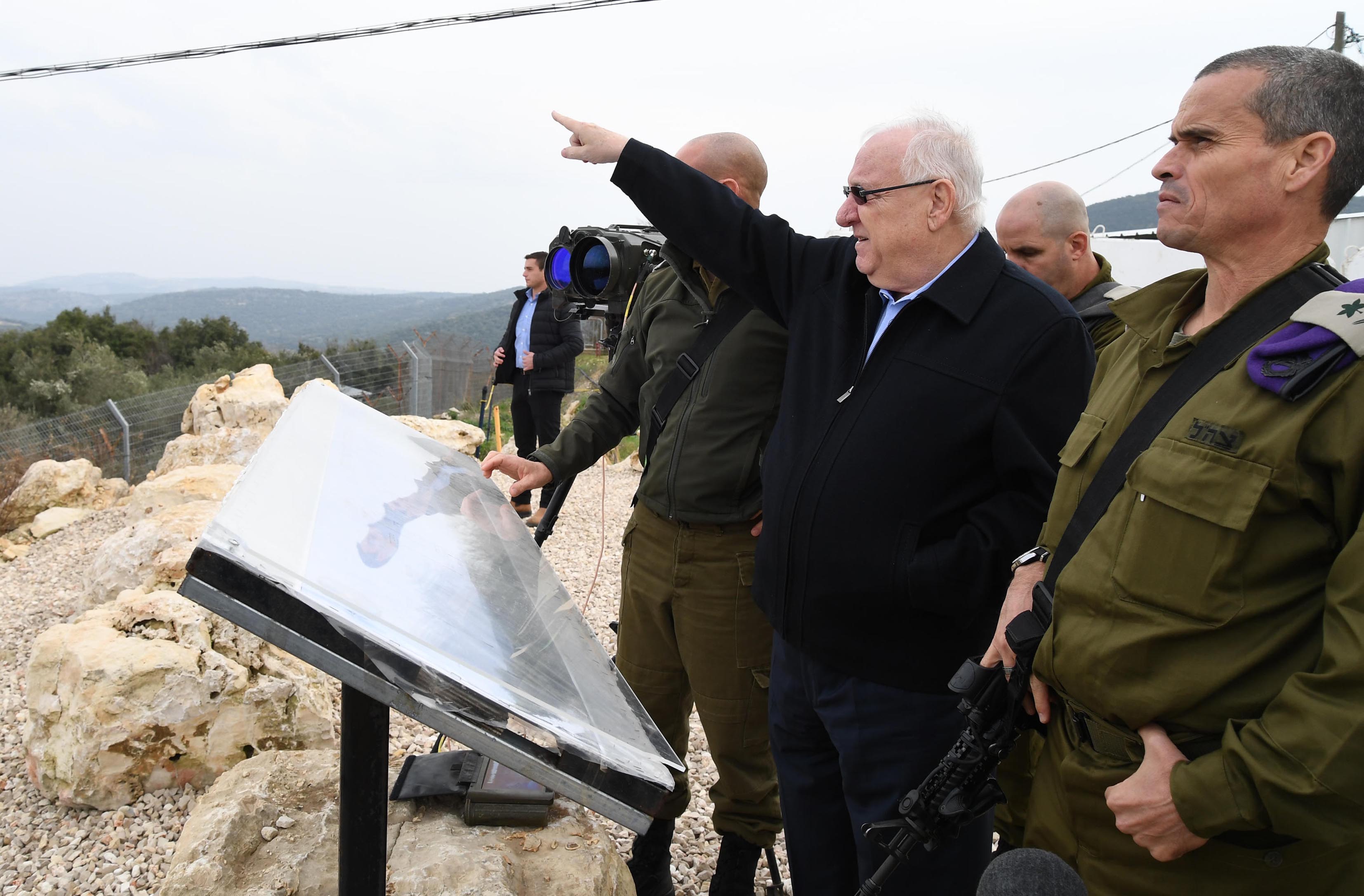 ריבלין בגבול: "חיזבאללה יביא לחורבן של לבנון"