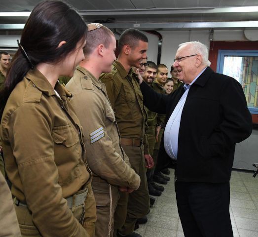 ריבלין בגבול: "חיזבאללה יביא לחורבן של לבנון"