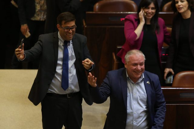 אמסלם וחזן לאחר ההצבעה על החוק