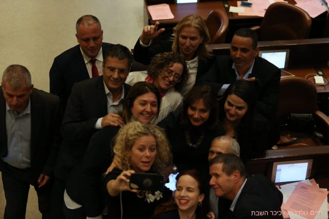 נפרדים מהכנסת